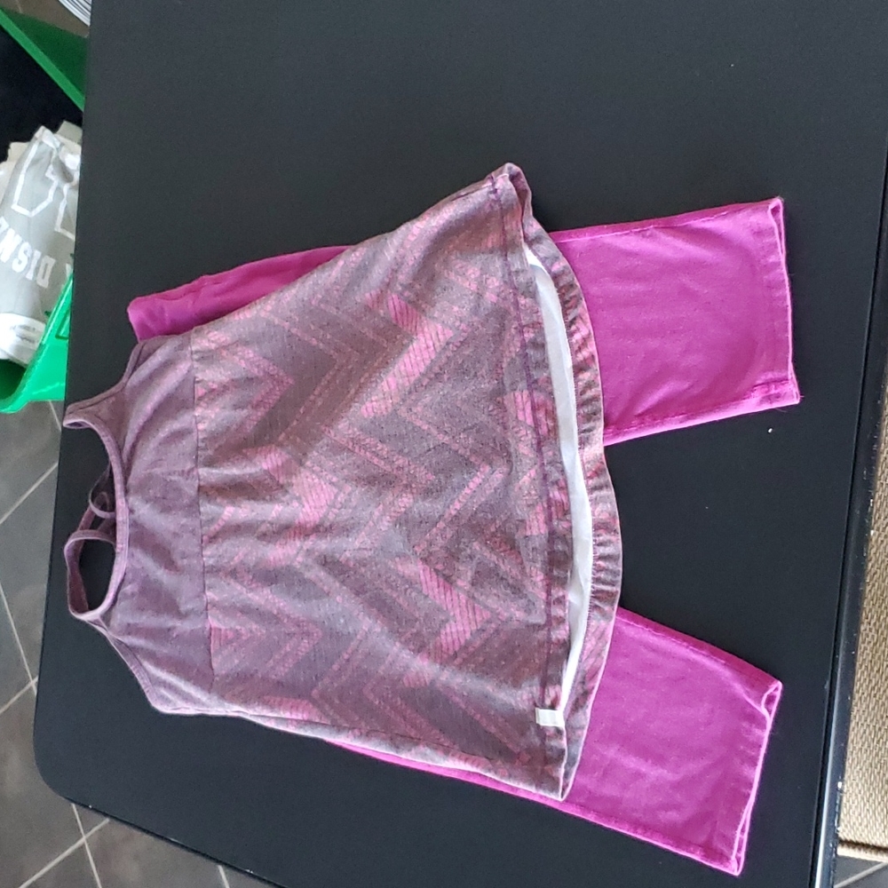 Crop/capris with top Set by bloom